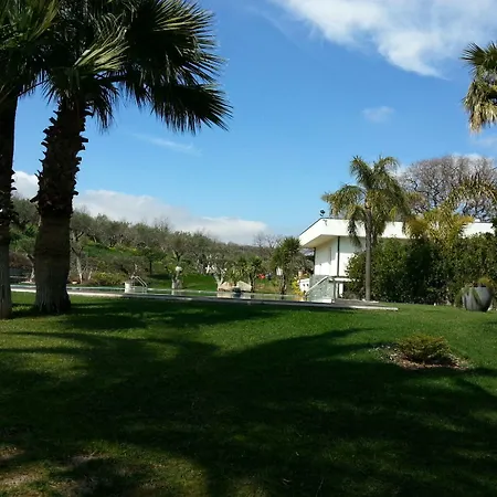 Kalos Relais לינה וארוחת בוקר קטנזארו