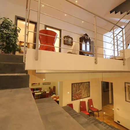 לינה וארוחת בוקר Kalos Relais 4*