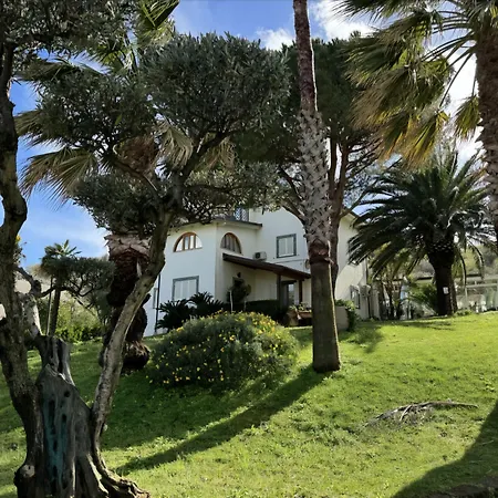 לינה וארוחת בוקר Kalos Relais